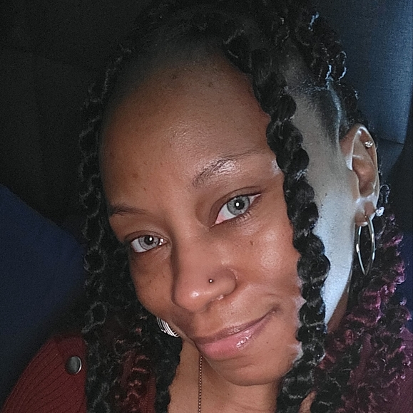 Meet your Posher, Nikki - Picture 2 of 3